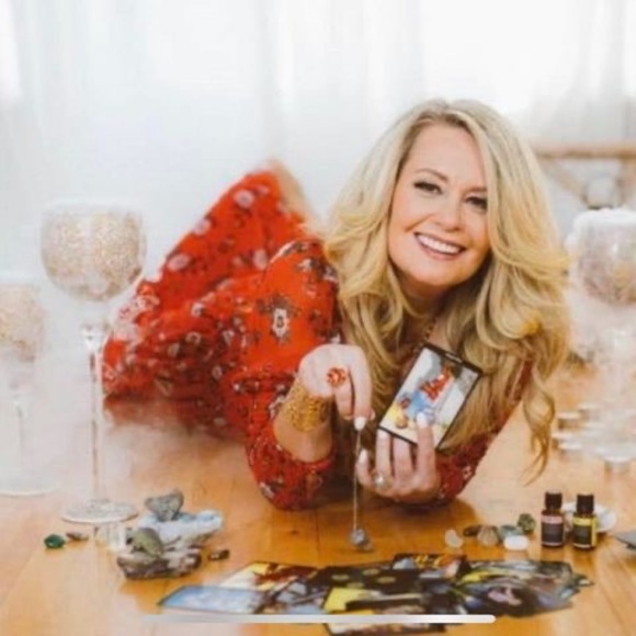 Meet your Posher, Joanna - Picture 1 of 1